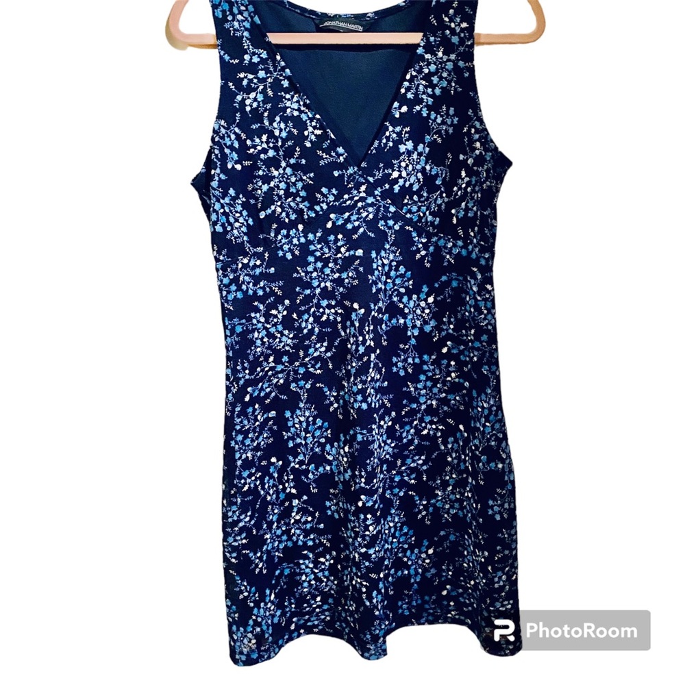 Dress by Jonathan Martin size Medium or 6/8 so flattering on .